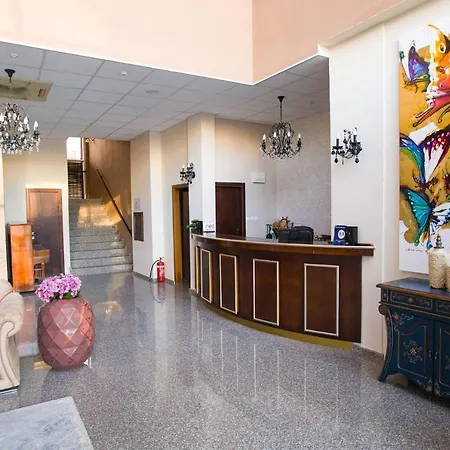 The Red Hotel apartamentowy 2*