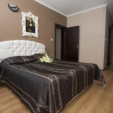 Hotel apartamentowy The Red 2*