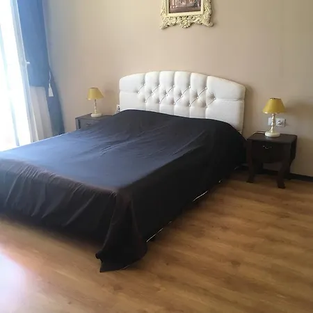 The Red Hotel apartamentowy 2*