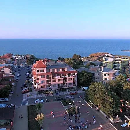Aparthotel The Red Lozenets
