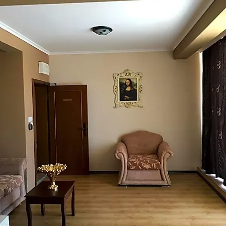 Aparthotel The Red 2*
