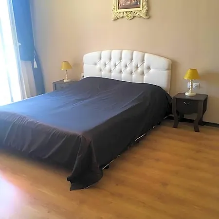 Aparthotel The Red 2*