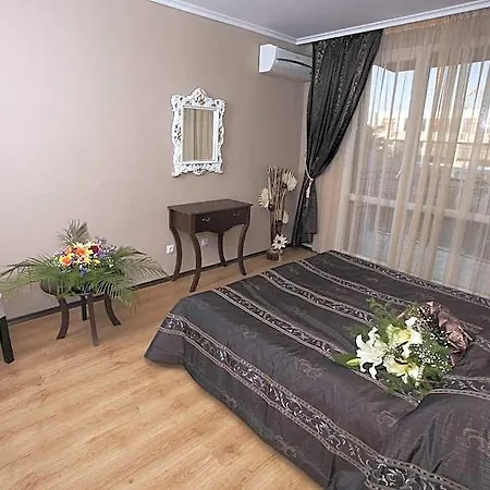 The Red Aparthotel 2*