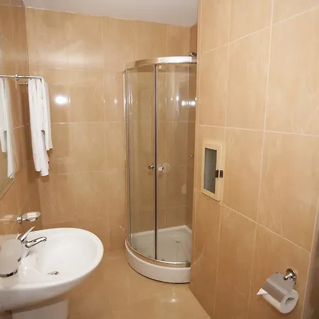 Aparthotel The Red 2*