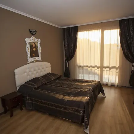 The Red Aparthotel 2*