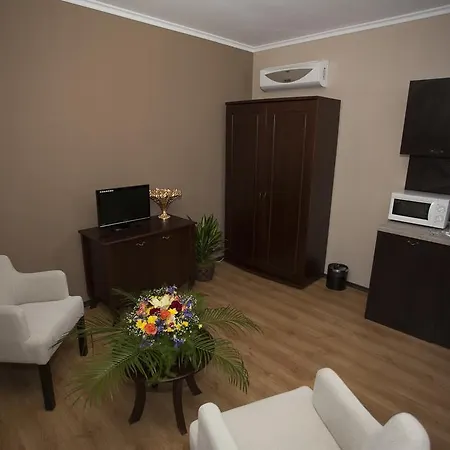 Aparthotel The Red 2*
