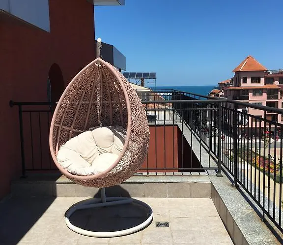 The Red 2* Лозенец